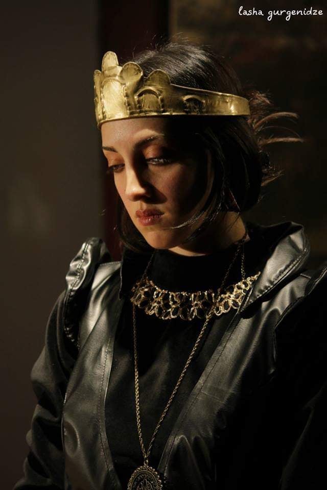 “სამსახიობო პროფესია ჩემთვის ყველაზე მრავალფეროვანი საქმიანობაა” – ანი ალადაშვილის პერსონა