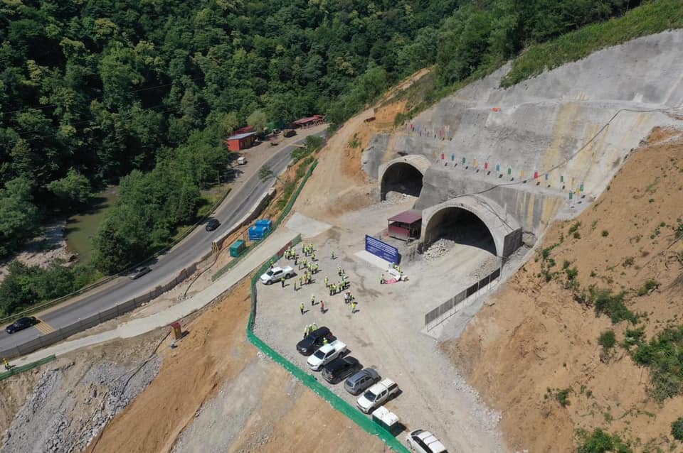 რიკოთის საუღელტეხილო გზაზე ორი ახალი გვირაბი გაიჭრა