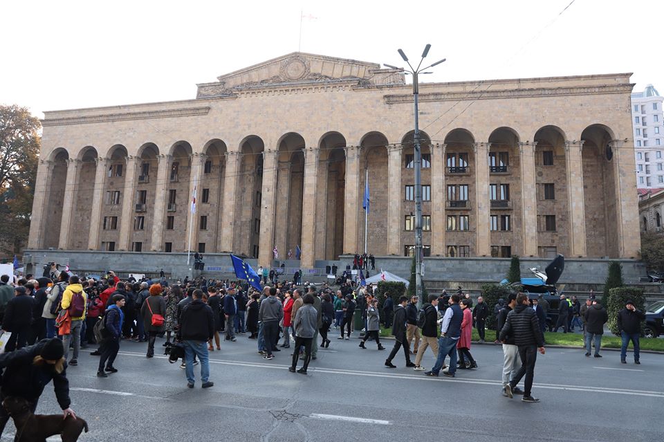 რუსთაველის გამზირზე დღეს დაგეგმილი აქციის გამო, სატრანსპორტო მოძრაობა დროებით იზღუდება