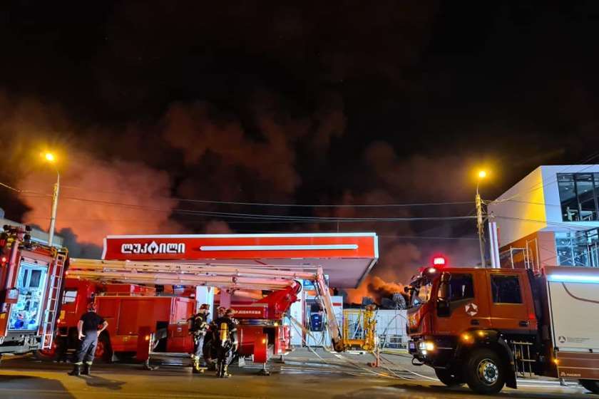 ვარკეთილის ბაზრობაზე ხანძარი სრულად ლიკვიდირებულია, დამწვარია 4000 კვადრატულ მეტრამდე ფართობი