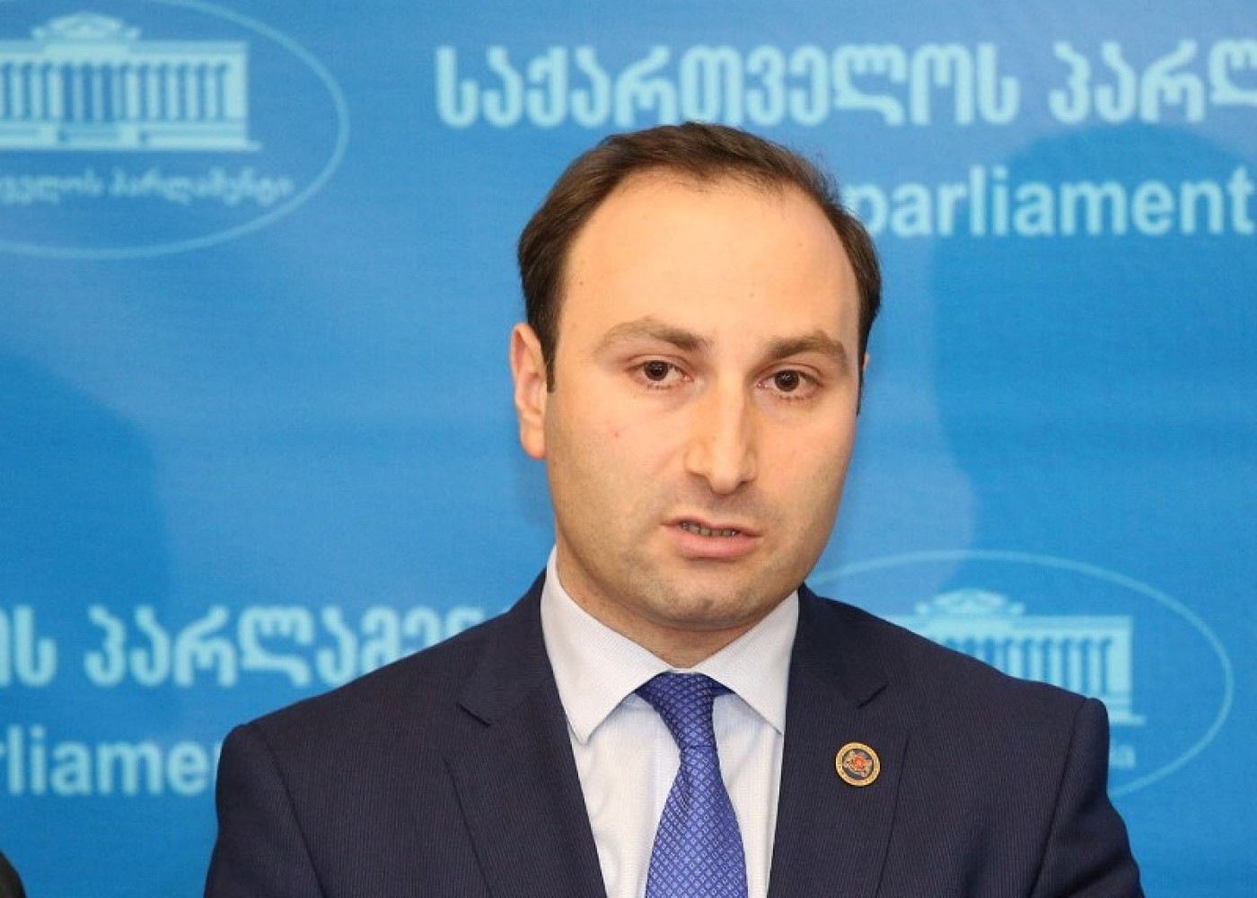 ქორწილის, ნათლობის, იუბილეს, ქელეხის გადახდის მიზნით და სხვა თავყრილობის შემთხვევაში, ფიზიკური პირი 2000 ლარით დაჯარიმდება