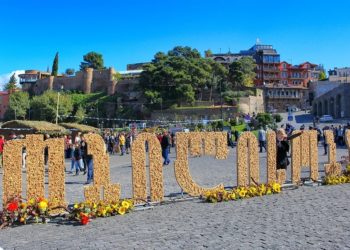 5 მეთოდი, როგორ აღვნიშნოთ თბილისობა სახლიდან