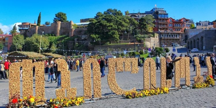 5 მეთოდი, როგორ აღვნიშნოთ თბილისობა სახლიდან