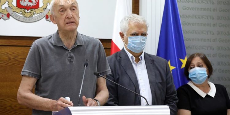 ახლა უფრო კარგად ვუმკლავდებით პანდემიას, ვიდრე დასაწყისში – თენგიზ ცერცვაძე