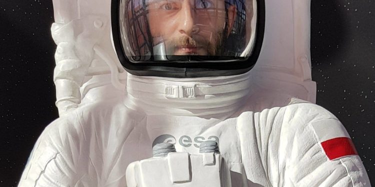 როგორი უნდა იყოს კოსმოსური კოსტიუმი?! – ვამეხ ხერხეულიძის პერსონა