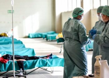 პირველ საუნივერსიტეტო კლინიკაში 27 წლის კოვიდინფიცირებული ქალი, რომელსაც 35 კვირაზე საკეისრო კვეთა ჩაუტარდა, სიცოცხლისთვის იბრძვის