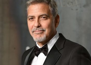 ჯორჯ კლუნიმ 14 უახლოეს მეგობარს მილიონ-მილიონი დოლარით სავსე ჩემოდნები აჩუქა