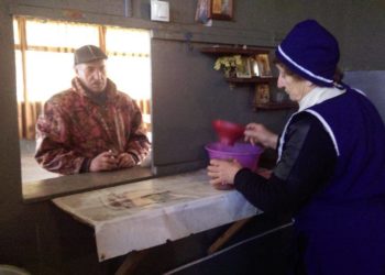 ეკლესიებთან არსებული უფასო სასადილოები, სადაც ყოველდღიურად 2000-მდე ადამიანს აპურებენ.