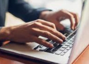 სასამართლომ სოც.ქსელების გამოყენებისთვის სამსახურიდან გათავისუფლება უკანონოდ ცნო, ვიდეჩანაწერები კი მტკიცებულებად არ მიიღო