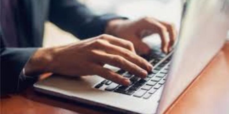 სასამართლომ სოც.ქსელების გამოყენებისთვის სამსახურიდან გათავისუფლება უკანონოდ ცნო, ვიდეჩანაწერები კი მტკიცებულებად არ მიიღო