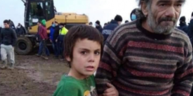 საჩუქრად ბინა კაცს, რომლის ფოტოც, შვილთან ერთად, სახლების ნგრევის ადგილიდან გავრცელდა – კალაძე