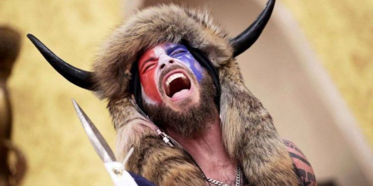 კაპიტოლიუმზე თავდასხმის ერთ-ერთ მონაწილეს, ვიკინგად წოდებულ ენტონი ჩენსლის,  ბრალდება წაუყენეს