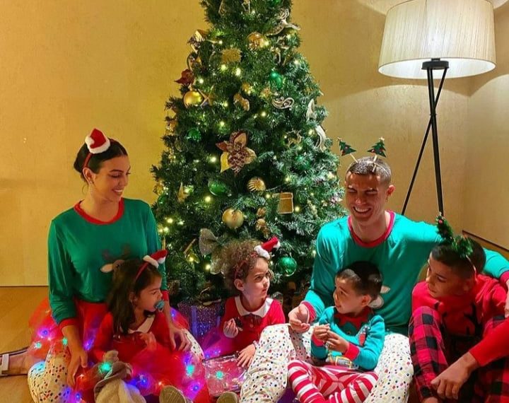 მსოფლიო ვარსკვლავების საახალწლო ფოტოები