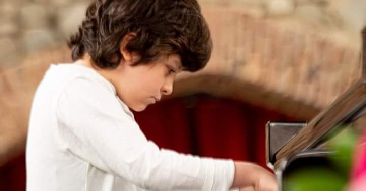 „საოცარი“, „ფენომენალური”, „უნიკალური” – ქართველმა ვუნდერკინდმა ბერლინის მუსიკალური სამყარო შოკში ჩააგდო