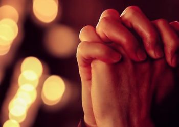 4 უძლიერესი ლოცვა, რომელიც მხოლოდ ორი სიტყვისგან შედგება