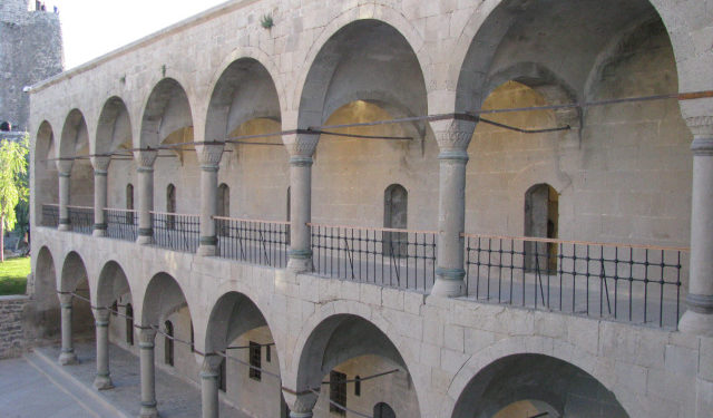 მუსლიმთა სასულიერო განათლება და იერარქია