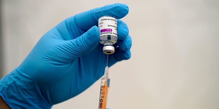 COVID-19-ის ვაქცინის გაკეთებას 65 და 75 წელს ზემოთ მოქალაქეებიც შეძლებენ – ტიკარაძე