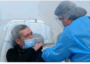 პაატა იმნაძე კორონავირუსის საწინააღმდეგო ვაქცინით პირდაპირ ეთერში აიცრა