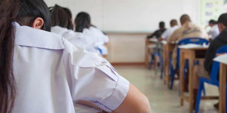 შესწორებულია : კერძო სკოლა დავალიანების მქონე მოსწავლეს სტატუსს შეუჩერებს, სახელმწიფო კი ბავშვს საჯარო სკოლაში გადაიყვანს – რა იცვლება კანონში