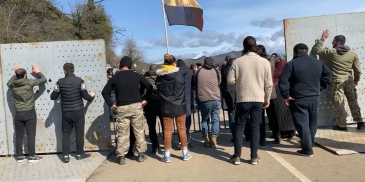 სოფელ გუმათში პოლიციამ რკინის ჯებირები აღმართა – დაკავებულია 6 მოქალაქე