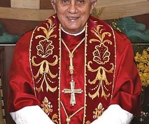 პაპი ბენედიქტე XVI 94 წლის შესრულდა