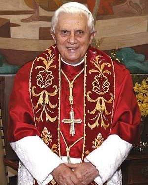 პაპი ბენედიქტე XVI 94 წლის შესრულდა