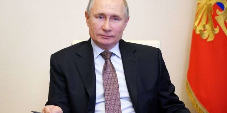 ვლადიმერ პუტინმა ხელი მოაწერა კანონს, რომელიც მას პრეზიდენტად კიდევ ორჯერ არჩევის უფლებას ანიჭებს