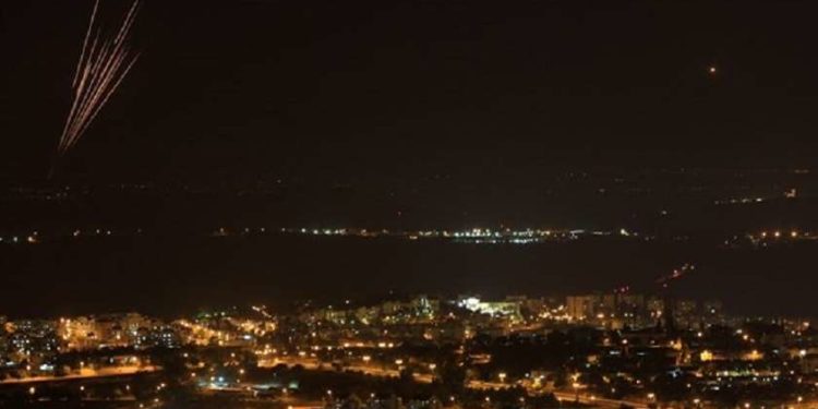 ტერორისტულმა დაჯგუფება „ჰამასმა“ თელ-ავივის მიმართულებით ასზე მეტი რაკეტა გაუშვა