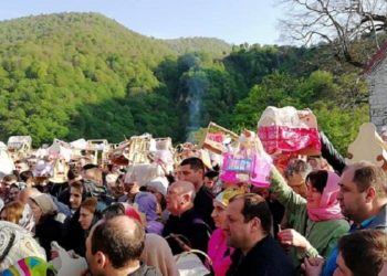 “წაჩხურობა” მარტვილში – ათობით უშვილო წყვილი მთავარანგელოზის სახელობის ტაძარშია შეკრებილი