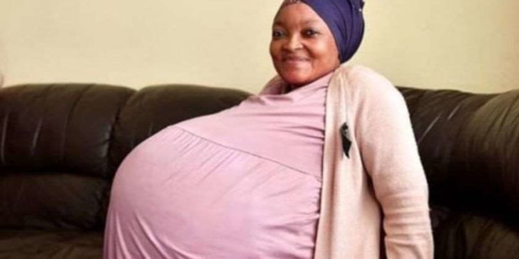 სამხრეთ აფრიკელმა ქალმა 10 ტყუპი გააჩინა და მსოფლიო რეკორდი დაამყარა