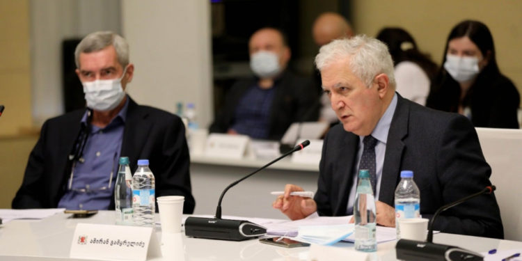 ერთჯერადად აცრილი 12 ადამიანი კორონავირუსით გარდაიცვალა – გამყრელიძე