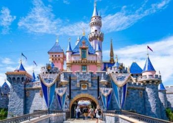 Disney-სა და Walmart-ის თანამშრომლებისთვის კოვიდვაქცინაცია სავალდებულო გახდა