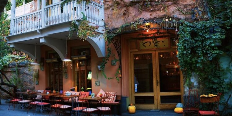 „შავი ლომი“, „ნინიას ბაღი“ და „ლეილა“ სტუმრების მიღების წესებს ცვლიან