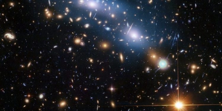 მთვარეზე ცა შავია – იცით თუ არა, რომ…