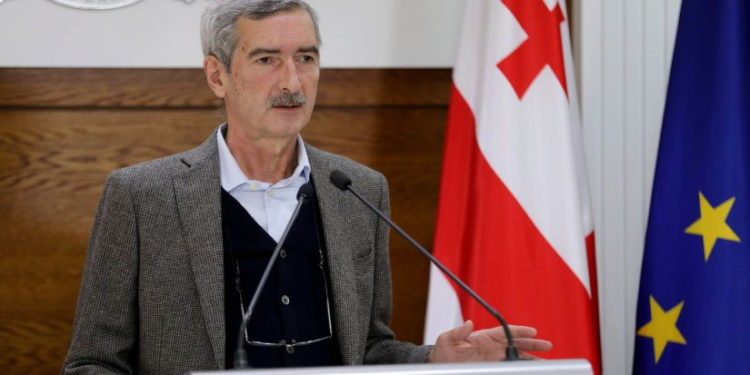 მასწავლებლებისა და ექიმებისთვის აცრა სავალდებულო არ იქნება – რატომ შეაჩერა დაავადებათა კონტროლის ცენტრმა გადაწყვეტილება