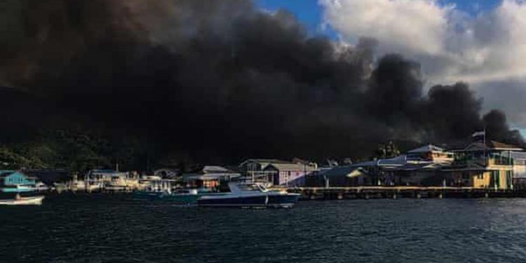 ჰონდურასის საკურორტო კუნძული ხანძარმა გაანადგურა – ევაკუირებულია ასობით ადამიანი