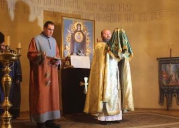 სომხურმა სამოციქულო ეკლესიამ შშმ პირებს სურსათი გადასცა