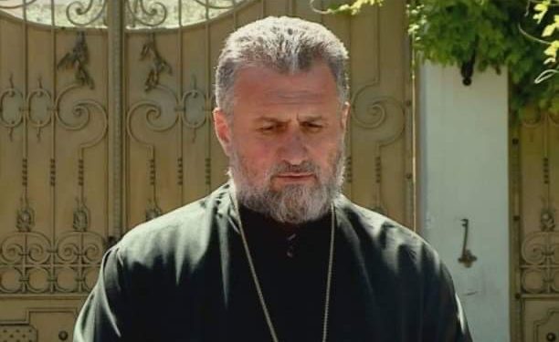 დეკანოზმა მიხეილ სააკაშვილს გადასცა უწმინდესის დალოცვა, მოკითხვა და სთხოვა, შეეწყვიტა შიმშილობა – საპატრიარქო