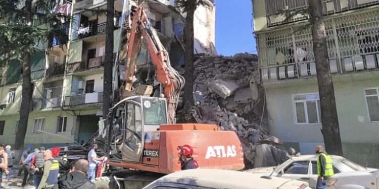 ბათუმში კორპუსი ჩამოინგრა