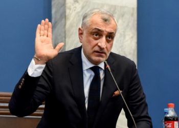 32 მლრდ-იანი აზარტული თამაშების სექტორი ბიუჯეტში კაპიკებს რატომ იხდის? – ხაზარაძე კაკაურიძეს