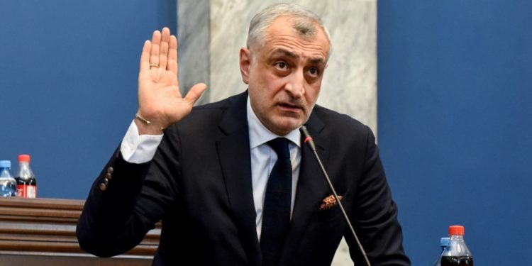 32 მლრდ-იანი აზარტული თამაშების სექტორი ბიუჯეტში კაპიკებს რატომ იხდის? – ხაზარაძე კაკაურიძეს