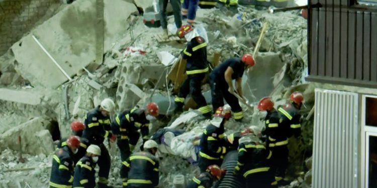 ბათუმში ნანგრევებიდან ამოყვანილი 4 გარდაცვლილიდან 1 ბავშვია