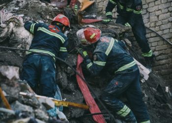 კორპუსის ნანგრევებიდან ამოყვანილი ახალგაზრდა კაცი ხელოვნური ვენტილაციიდან მოიხსნა, მას დადებითი დინამიკა აქვს