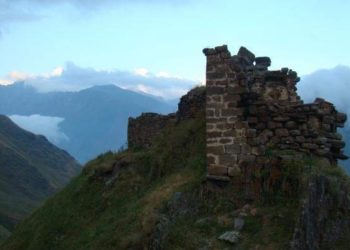 ულამაზესი ტაძარი ყაზბეგში და ხატი, რომელიც ბავშვების მფარველად ითვლება