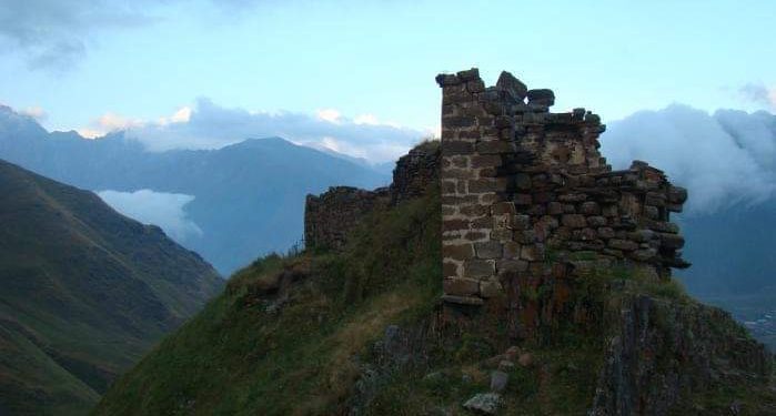 ულამაზესი ტაძარი ყაზბეგში და ხატი, რომელიც ბავშვების მფარველად ითვლება