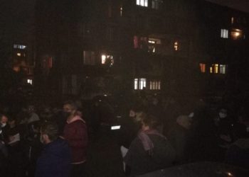 ბათუმში, ერთი კორპუსის ფასადზე ბათქაში ჩამოიშალა – ოჯახები სასტუმროებში გადაიყვანეს