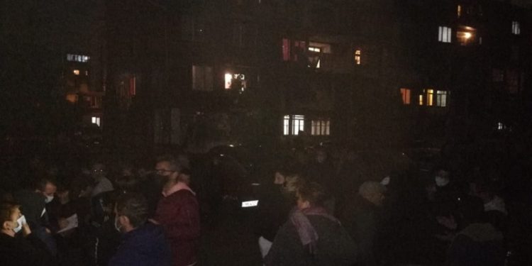 ბათუმში, ერთი კორპუსის ფასადზე ბათქაში ჩამოიშალა – ოჯახები სასტუმროებში გადაიყვანეს