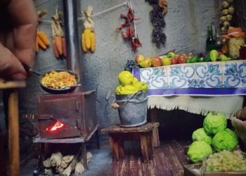 მინიატურული სცენები, როგორც რეალურის ანარეკლი