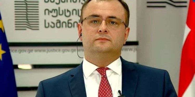 მიხეილ სააკაშვილი იღებს სხვადასხვა სახის ფაფებსა და ნატურალურ წვენებს – რატი ბრეგაძე