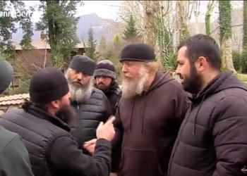 ჭყონდიდის ეპარქიაში დილიდან ხმაურია – განკვეთილი სასულიერო პირები პოლიციამ ტერიტორიიდან ძალის გამოყენებით გაიყვანა